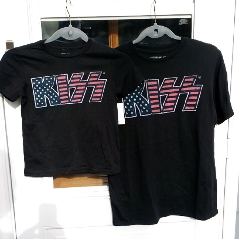 KISS kids black T-shirt a few sizes available NEW w tags Stars & Stripes